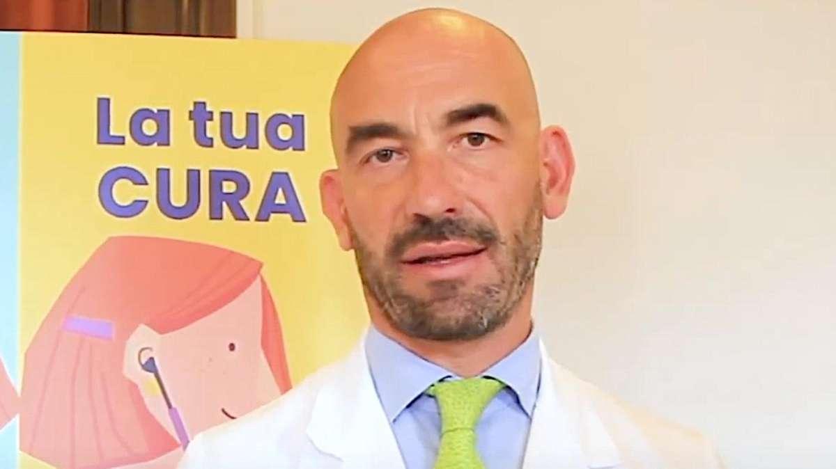 Bassetti: "Basta coi tamponi, nel calcio vaccinazione obbligatoria"