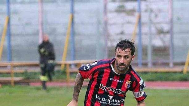 Casertana, sondaggio di Melfi e Teramo per un tuo terzino