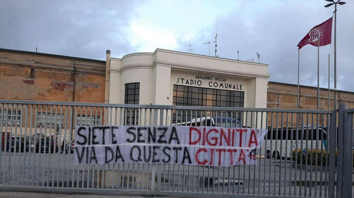 FOTONOTIZIA TC - Livorno, tifosi contro la società: "Via dalla città"