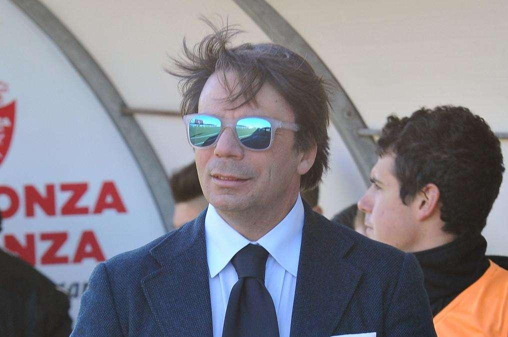 Arezzo, Capuano: "Cerchiamo un centrocampista centrale. Trattativa per un attaccante. E su Mariani e Vanin..."