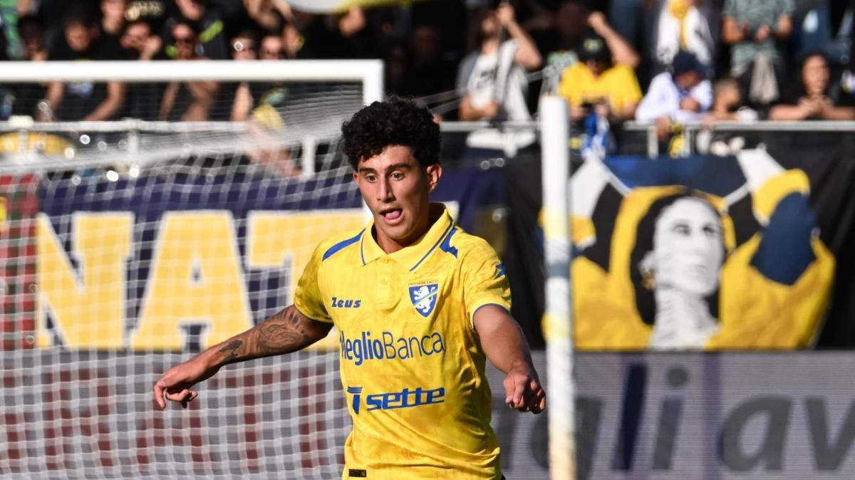 Crotone, dal Frosinone ecco Grosso: acquisto a titolo temporaneo