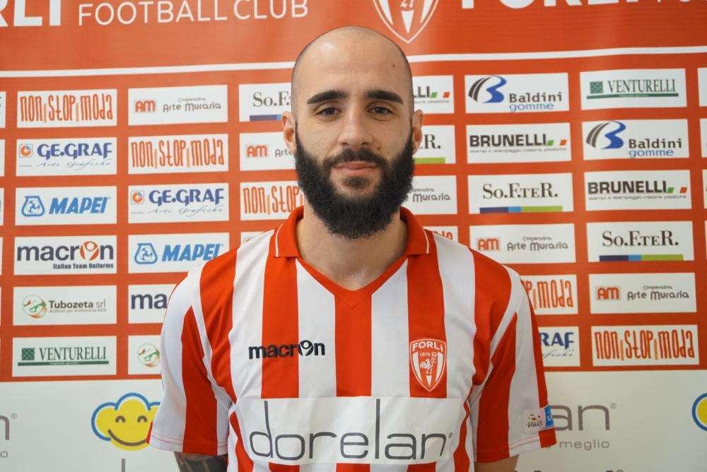 Reggina, cercasi centrale esperto: piace Conson