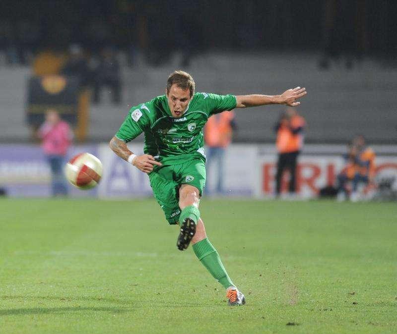 Carrarese, vicino un terzino ex Sassuolo e Cremonese
