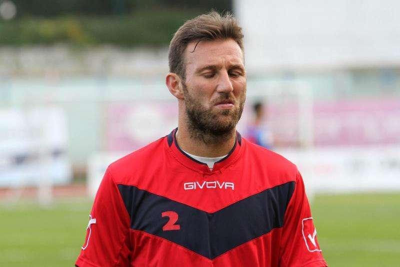 Casertana, un difensore ai saluti