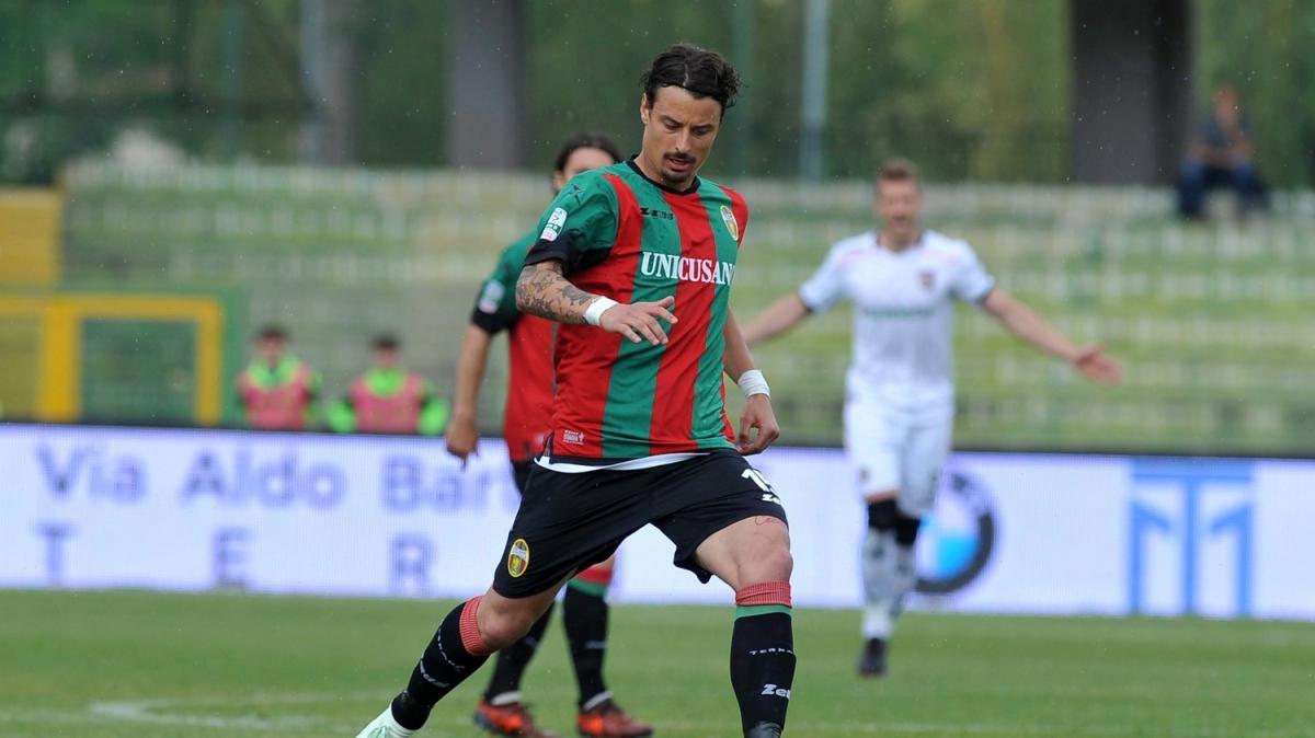 Avellino, Rigione fa gola in C: Giugliano e Trento pensano al difensore