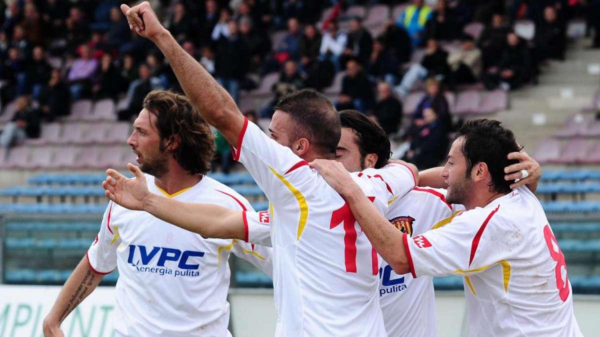 Benevento-Pisa si gioca lunedì 21 marzo alle 14.30
