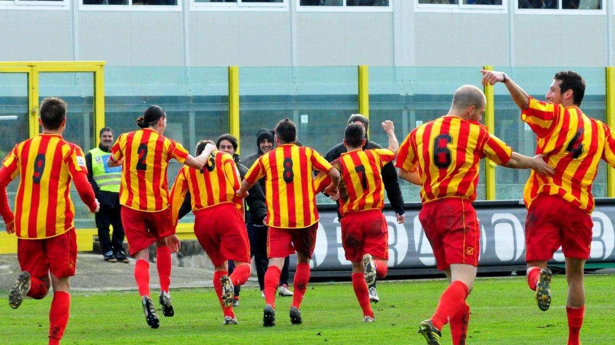 1^ Divisione,  il Catanzaro ringrazia la Paganese e ritrova la via della vittoria