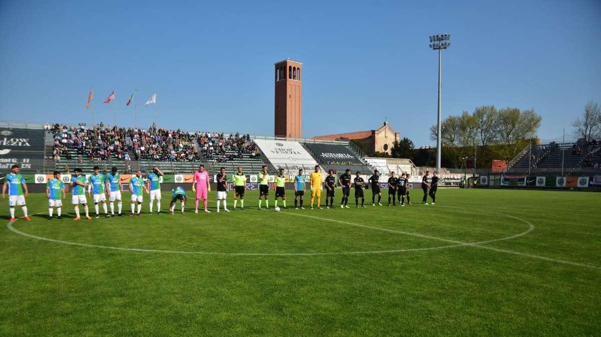 Feralpisalò, in ventiquattro contro il Padova: i convocati