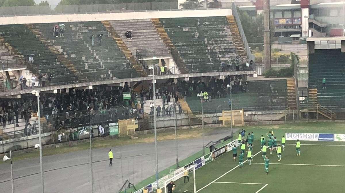 FOTONOTIZIA TC - Avellino, la carica dei tifosi prima del match con il Padova