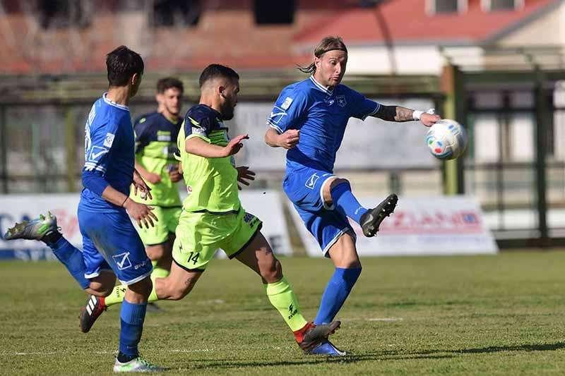 TC - Dalla C alla D: Capece e Triarico nel mirino del Bitonto