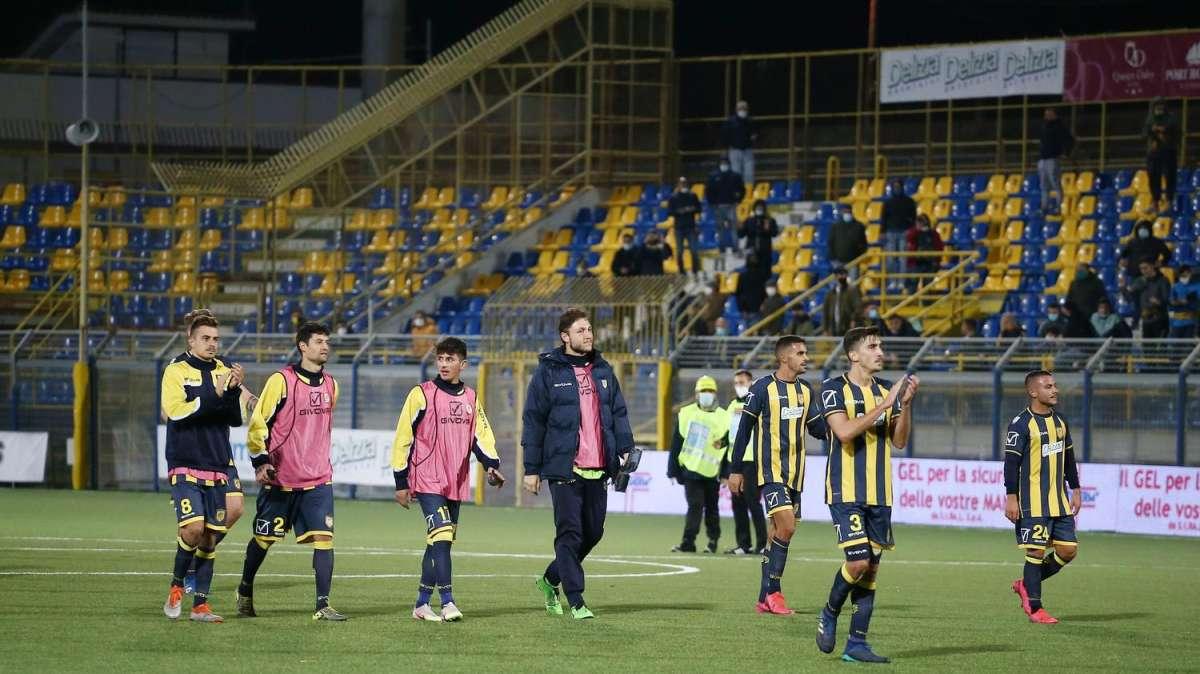Catania, sirene per Ceccarelli: c'è anche la Juve Stabia