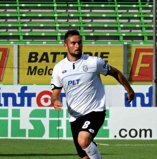 Bari, Schiavone: "Tiro da fuori mia qualità, vorrei segnare"