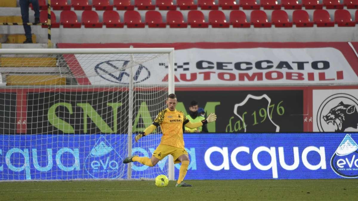 Vicenza, niente addio per Grandi: i biancorossi avranno 4 portieri