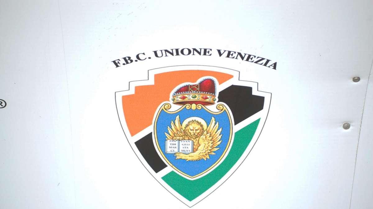 1^ Divisione, le formazioni ufficiali di Como-Venezia