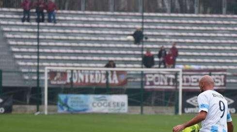 Il Carpi fa concorrenza al Livorno per un difensore
