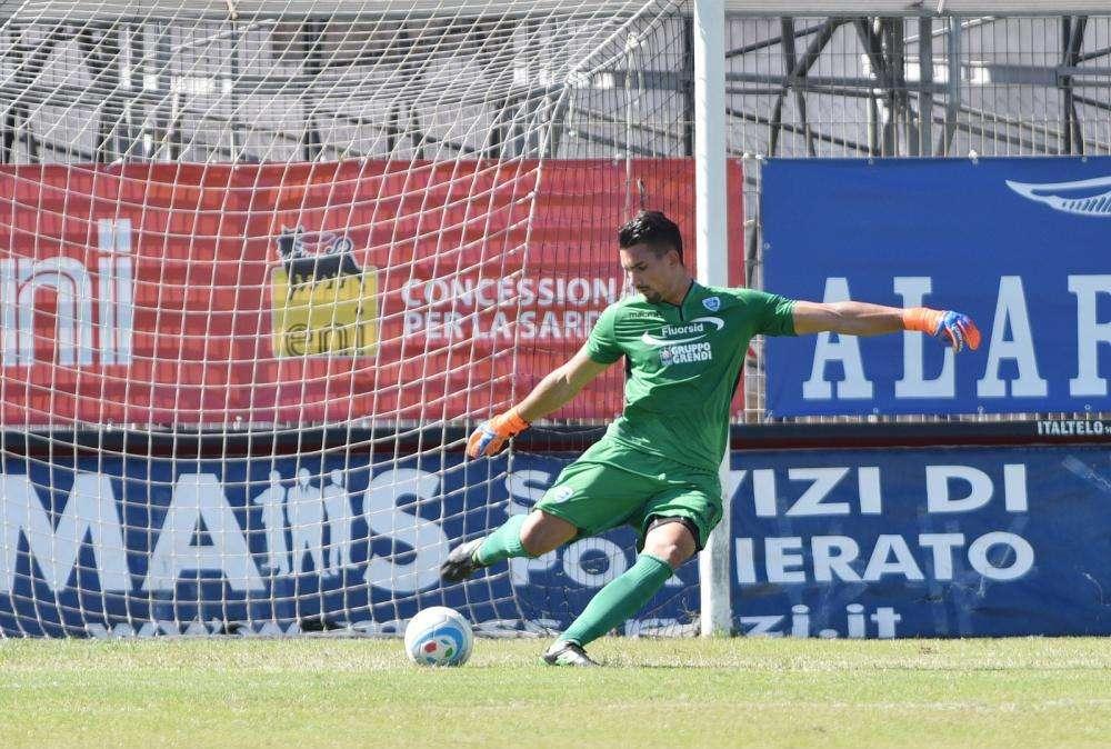 NOTIZIA TC - Olbia, un terzetto di squadre sul portiere Crosta