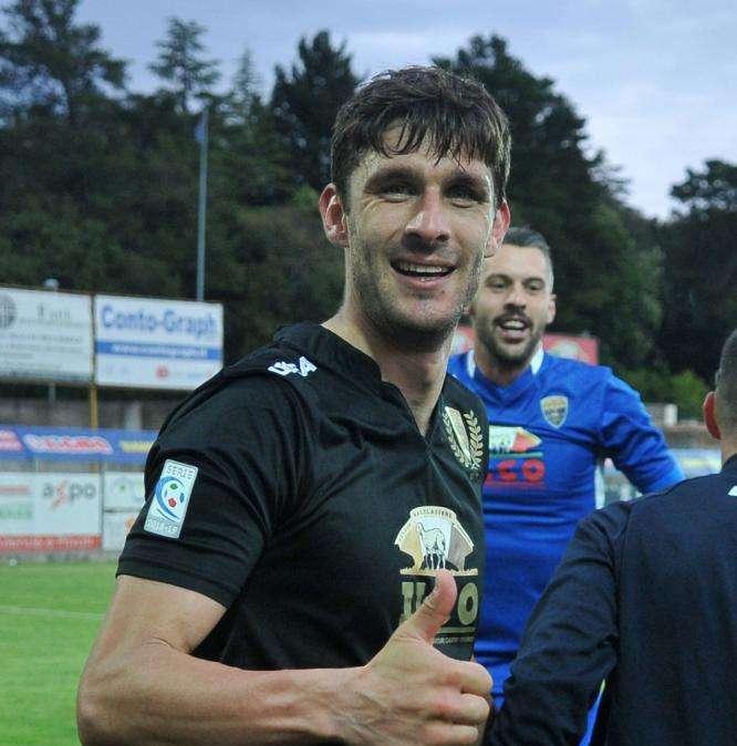 Catanzaro, fatta per il centrale Atanasov della Viterbese