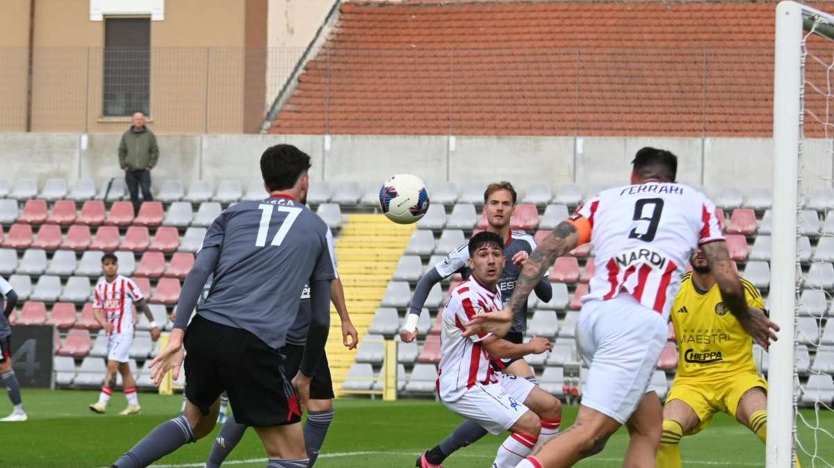 Vicenza, Ferrari ribadisce: "Non pensiamo ai playoff, pensiamo a vincere"