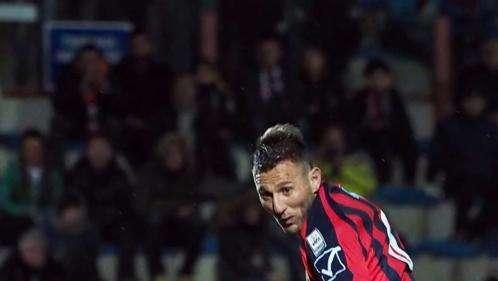 Cosenza, tre club di Serie B seguono un tuo difensore
