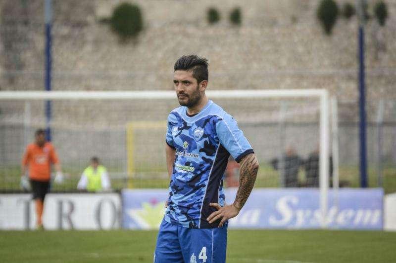 Carrarese, un nome per il centrocampo 