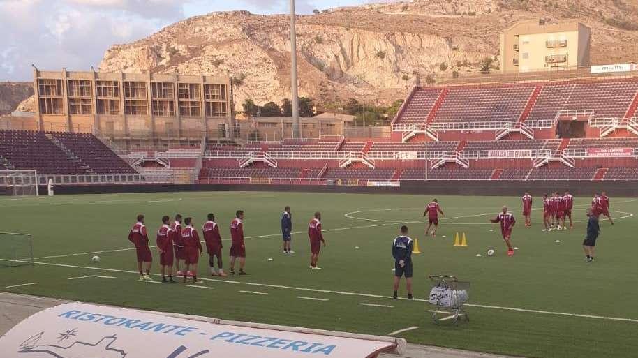 FOTONOTIZIA TC - Trapani in campo per rifinitura: rispettati protocolli
