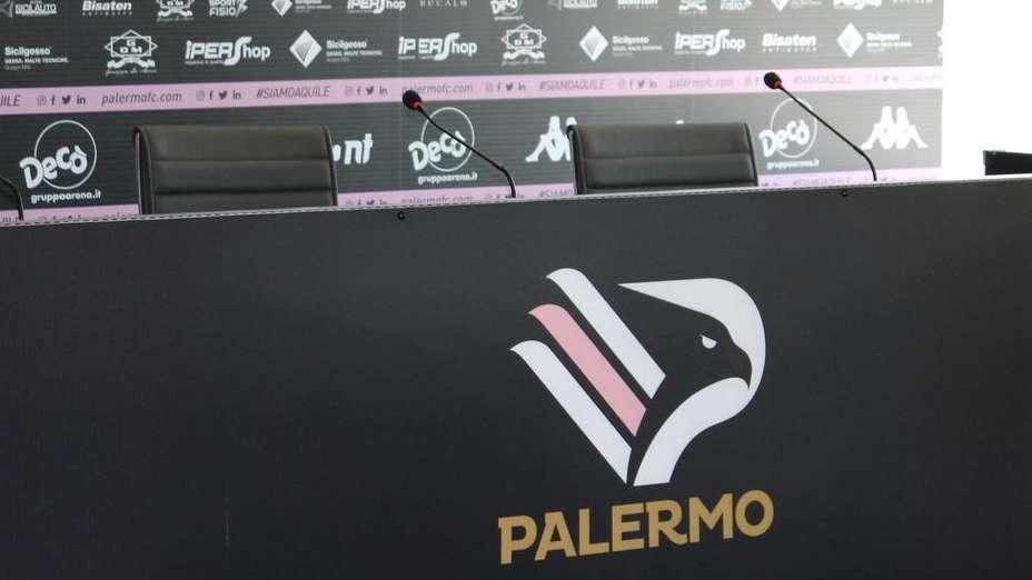 Palermo, trauma distorsivo al ginocchio per Lorenzo Lucca