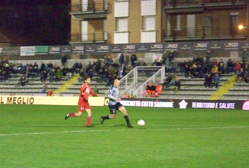 UFFICIALE - Pro Vercelli, Foglia all'Arezzo. Dagli amaranto Barbini