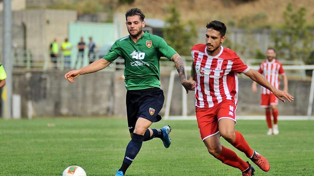 Foggia, derby calabrese Cosenza-Crotone per il centrale Germinio