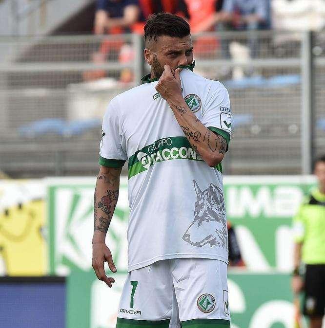 Carrarese, avanti con gli attaccanti Maccarone e Tavano