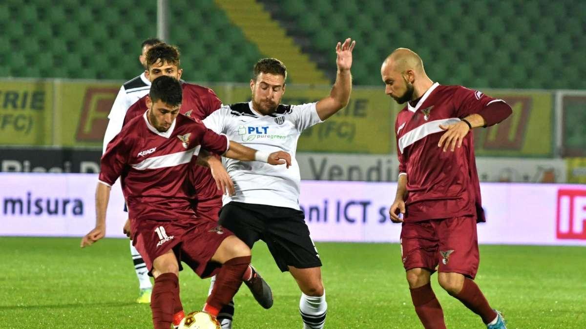 Catanzaro, il centrocampista arriva dal Fano: un anno e mezzo a Parlati