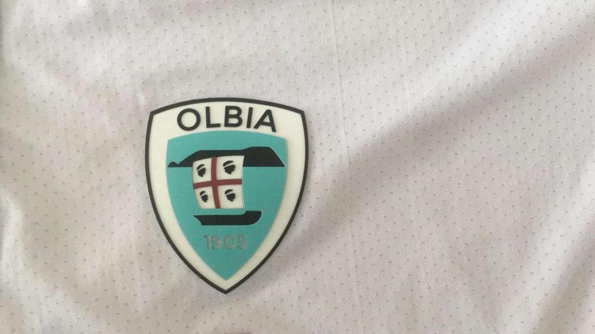 Olbia, blindato Travaglini: rinnovo biennale per il difensore classe 2000