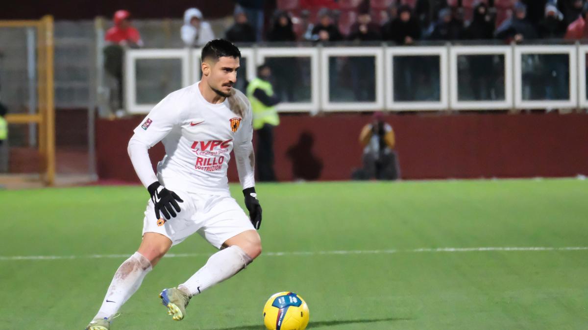 Benevento, sfuma il trasferimento di Acampora al Catania