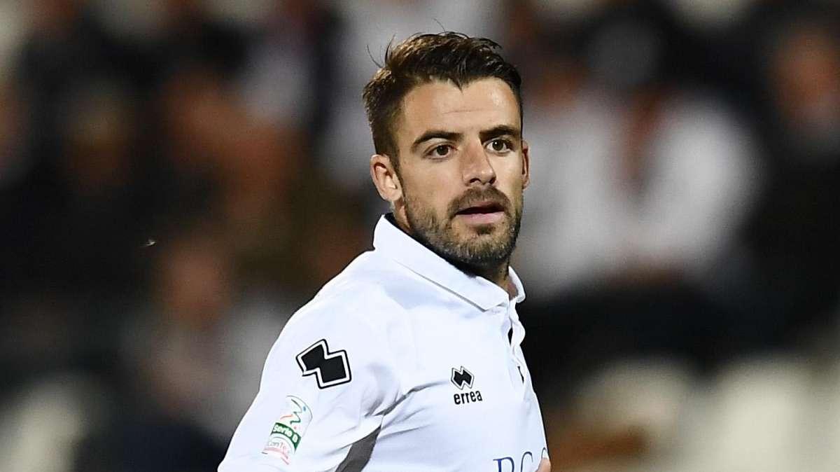 Feralpisalò, maglia celebrativa per Elia Legati dopo le 100 presenze