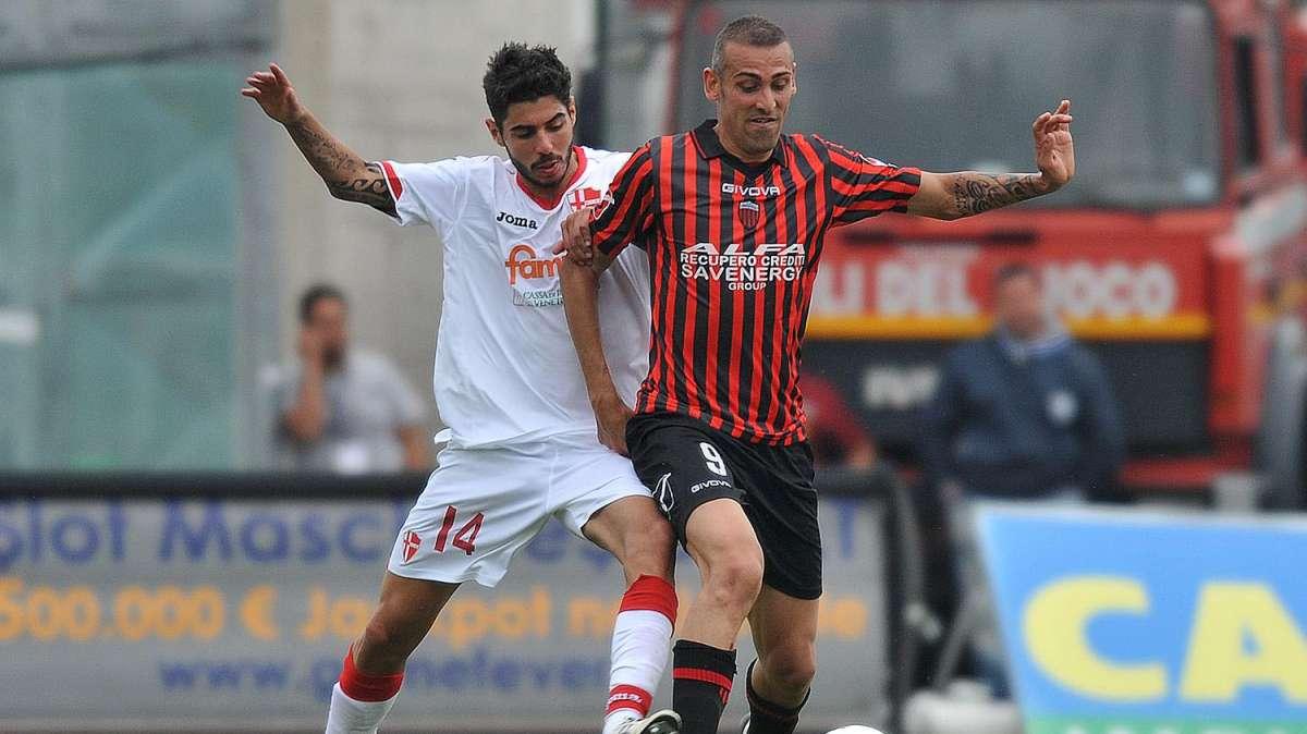Nocerina, Castaldo firma con l'Avellino