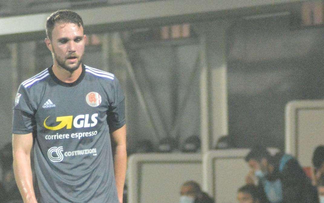Turris, per il centrocampo nel mirino l'ex Livorno Fabio Castellano