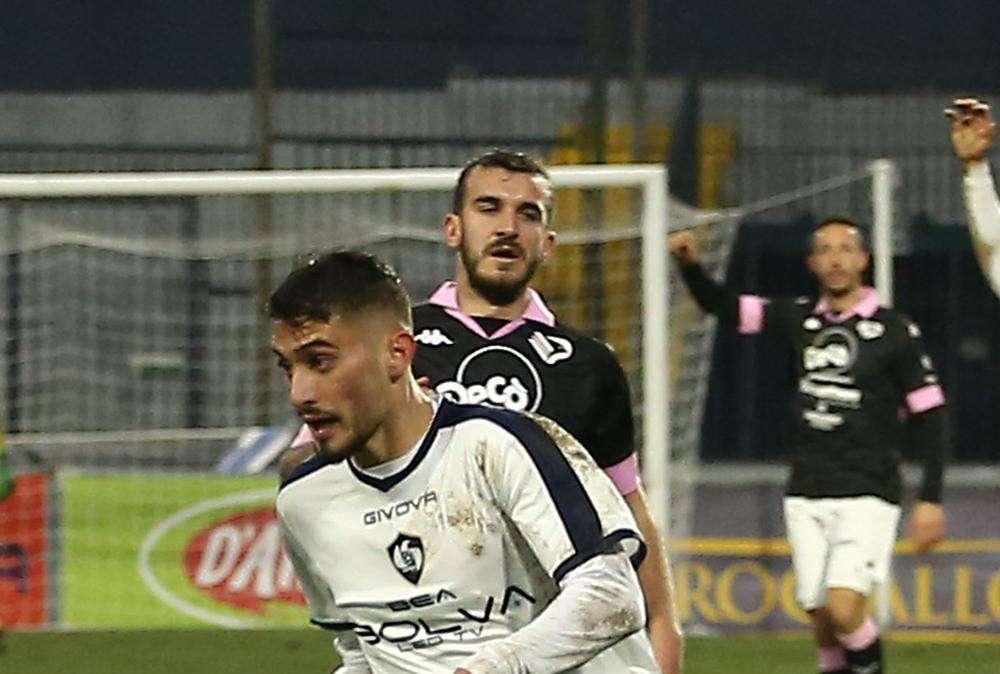 Viterbese, due mosse a centrocampo: Giuseppe Montaperto e Mario Rabiu