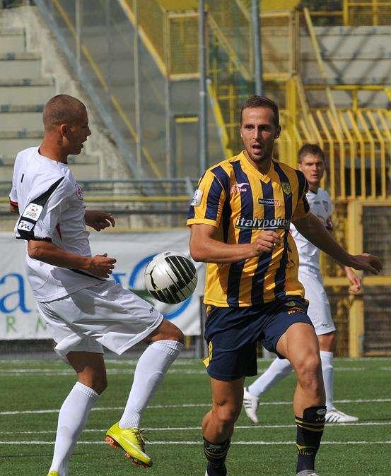 Nocerina, pressing su Cazzola