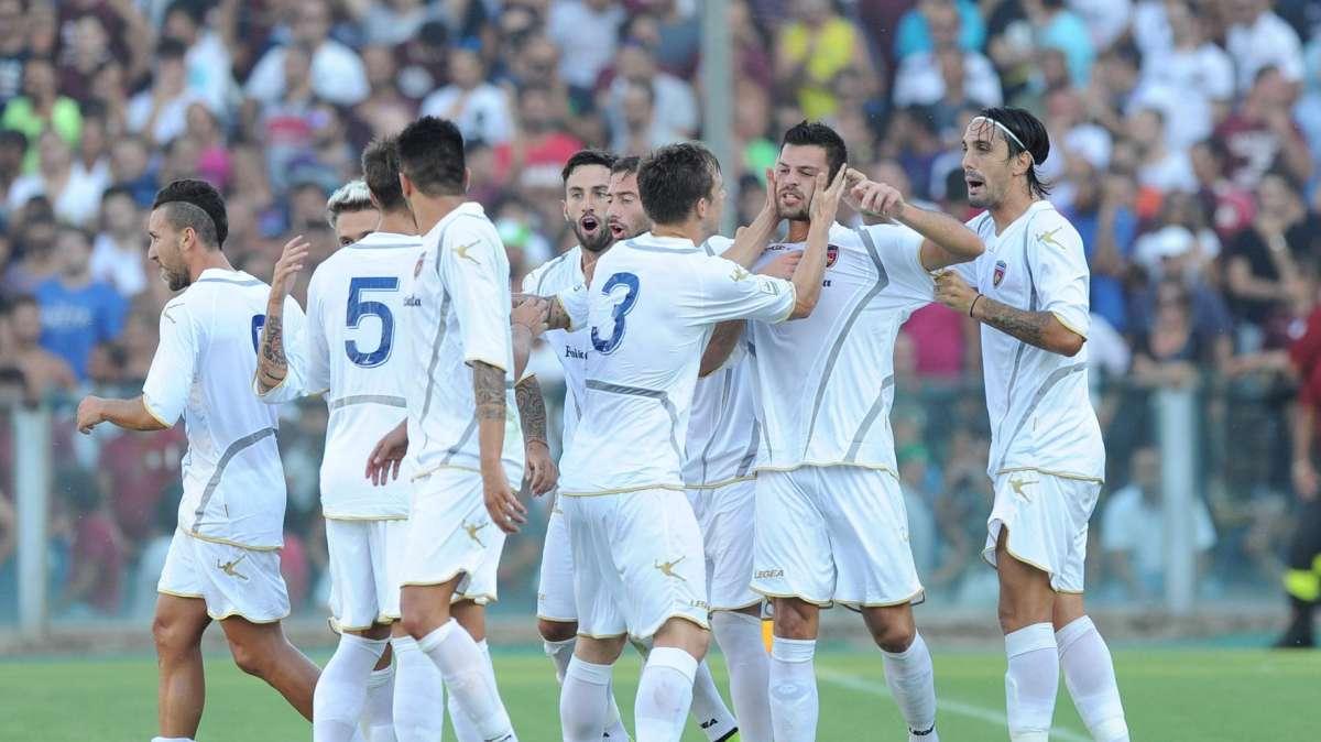 Cosenza, caccia al terzino 