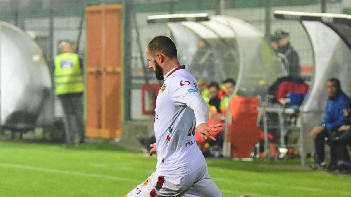 Catania arrembante ma rimonta non completata. Crotone, che spavento!