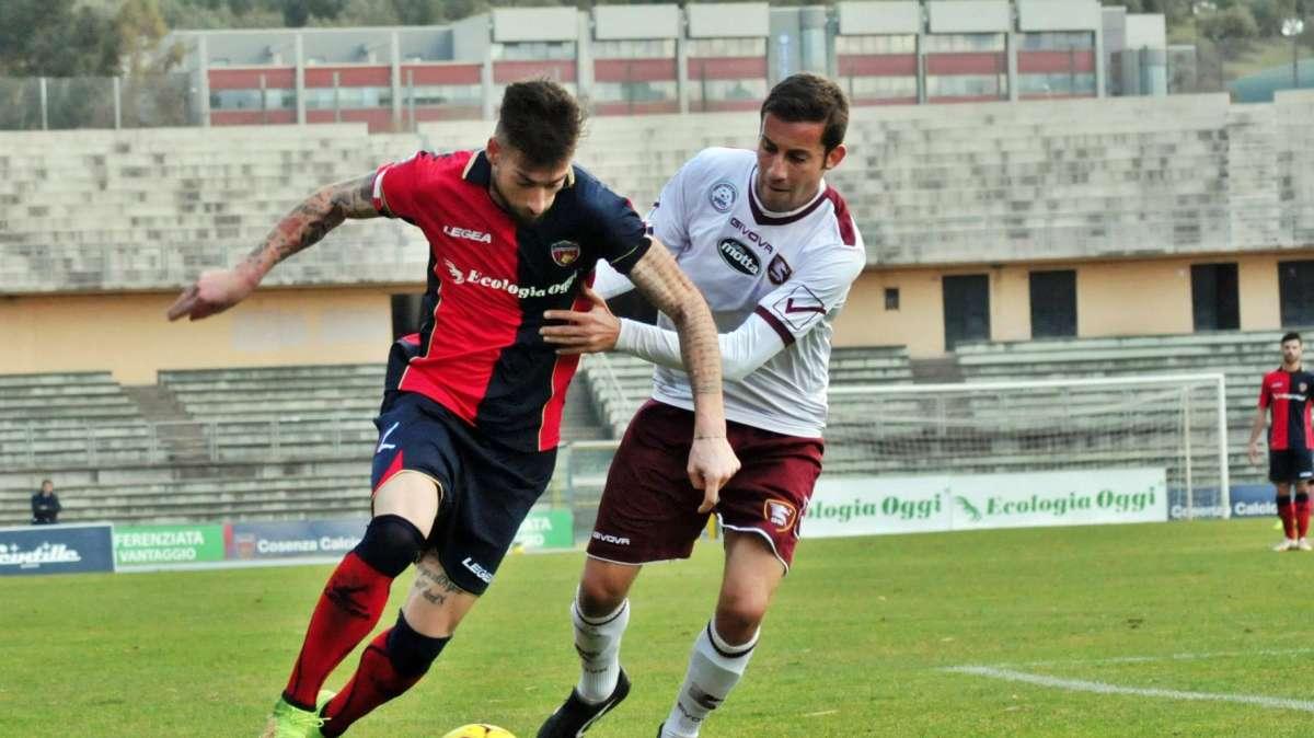 Lecce, il club punta un rifinitore