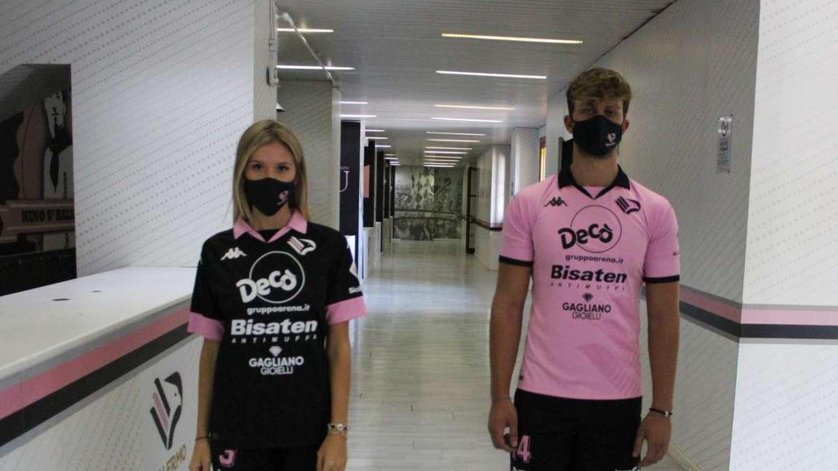 Palermo, le maglie ufficiali diventano camici per i piccoli pazienti 