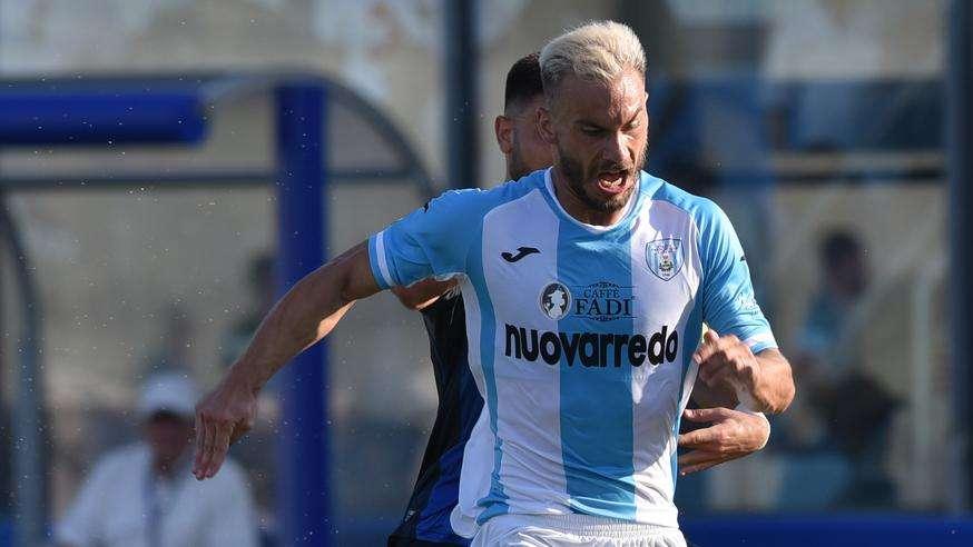 Monopoli, concorrenza del Taranto per Perez in uscita da Arezzo