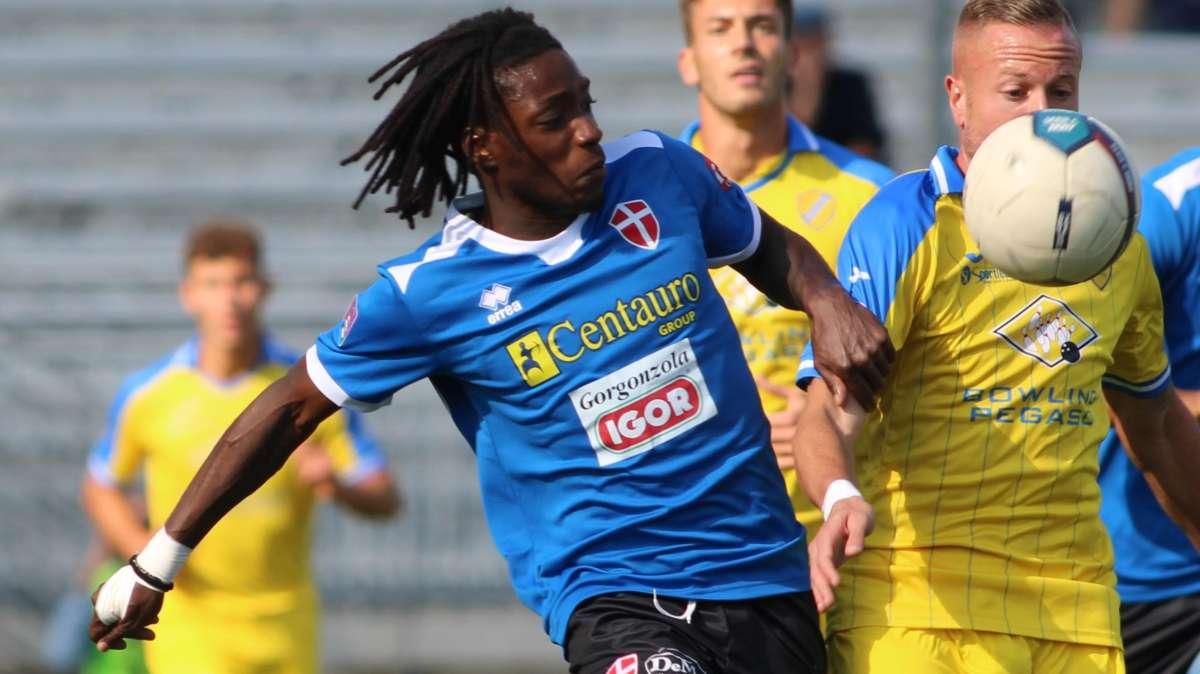Novara, futuro in dubbio per Agyemang: può essere sacrificato