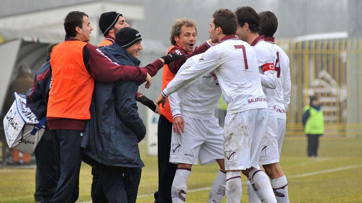 Salernitana, Accursi recupera, Peccarisi no.