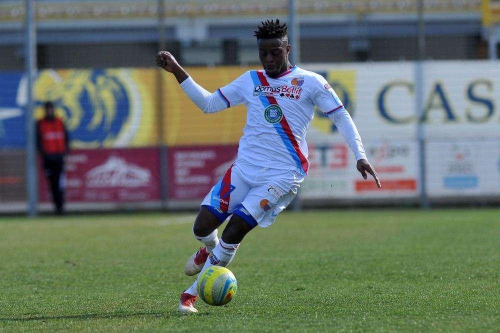 Carrarese in pole position per il terzino Baraye dell’Entella