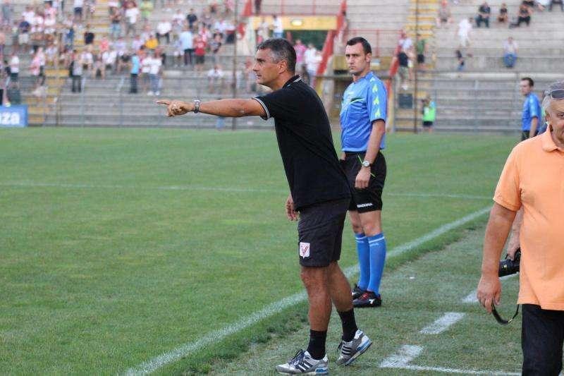 Lucchese,  Lopez rischia la panchina con il cambio societario