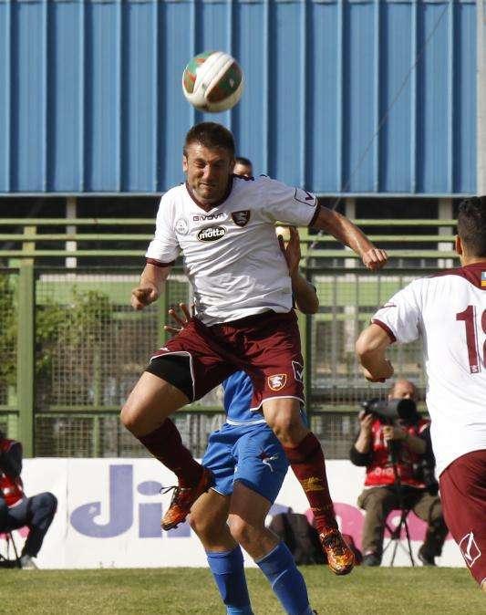 Martina, una punta smentisce firma