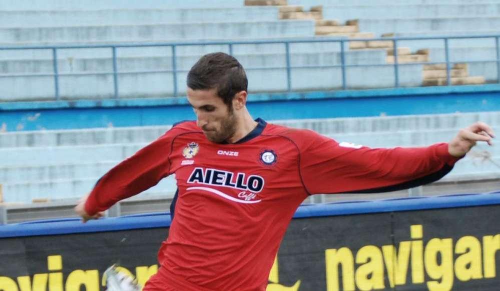 Per lo svincolato Daniele Degano è corsa a due