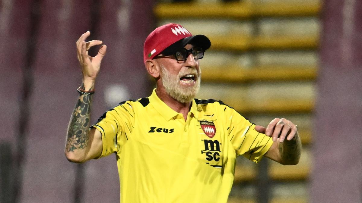Ribaltone Sorrento: esonerato mister Conte, risoluzione per il ds Amarante