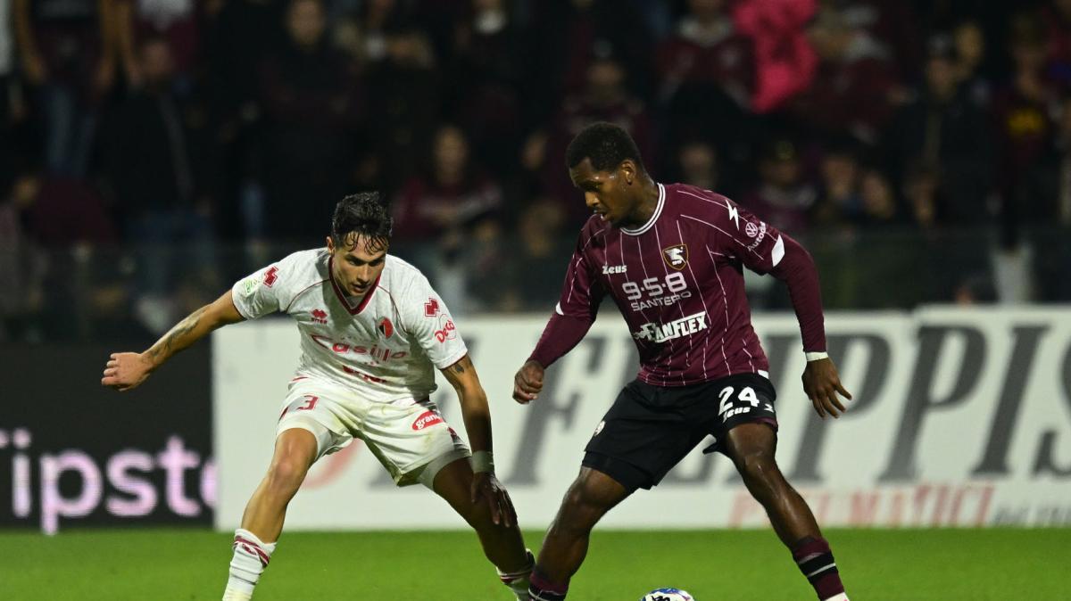 Bari-Crotone, ritorna Mantovani dal 1'. Le formazioni ufficiali